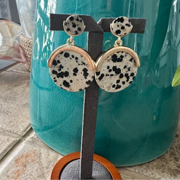 Banana Republic Jewelry - Banana Republic Gold Tone Earrings